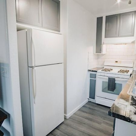 Gorgeous Upstairs Studio With Patio And Laundry チコ エクステリア 写真