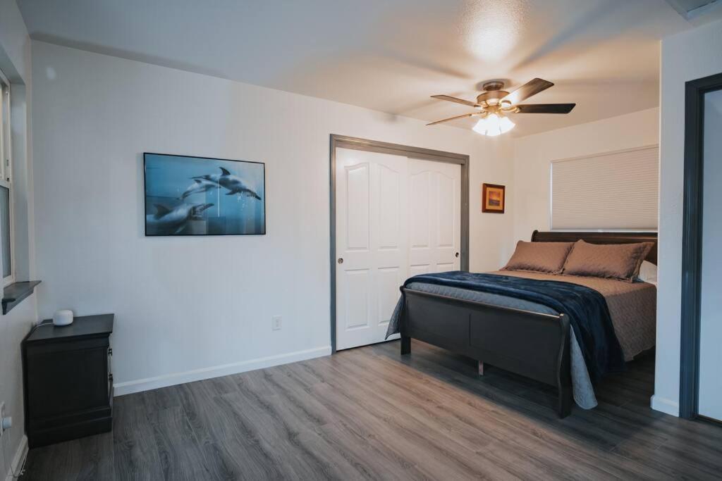 Gorgeous Upstairs Studio With Patio And Laundry チコ エクステリア 写真